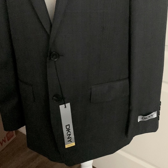New-DKNY Suit Jacket: 42S - Picture 2 of 8
